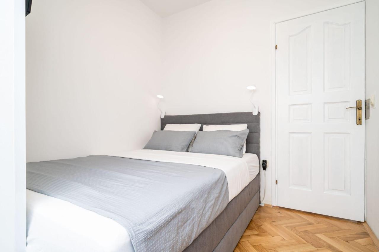 Apartman Knego With Parking ドゥブロブニク エクステリア 写真